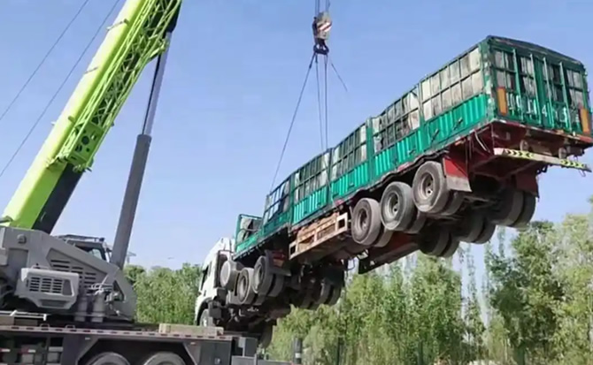 乌兰道路脱困救援案例